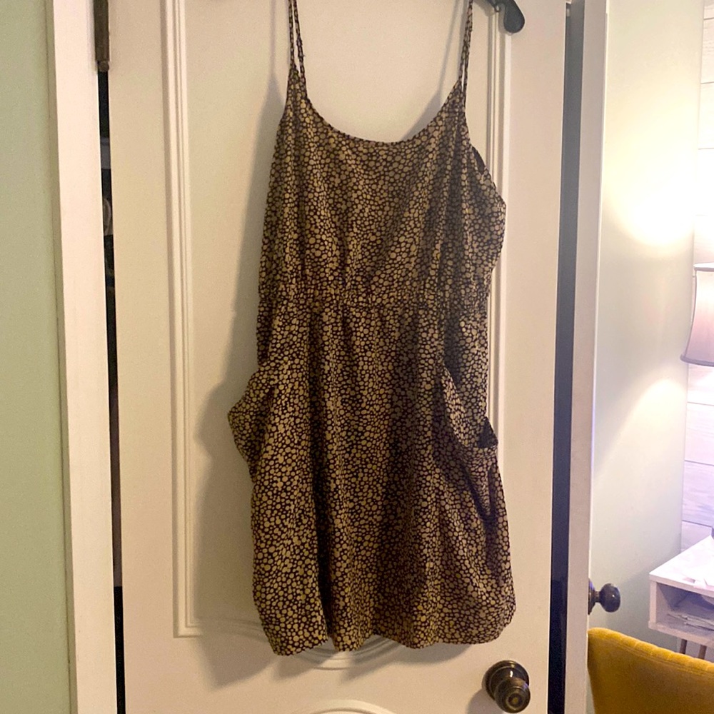 Adorable tan and black mini dress with pockets